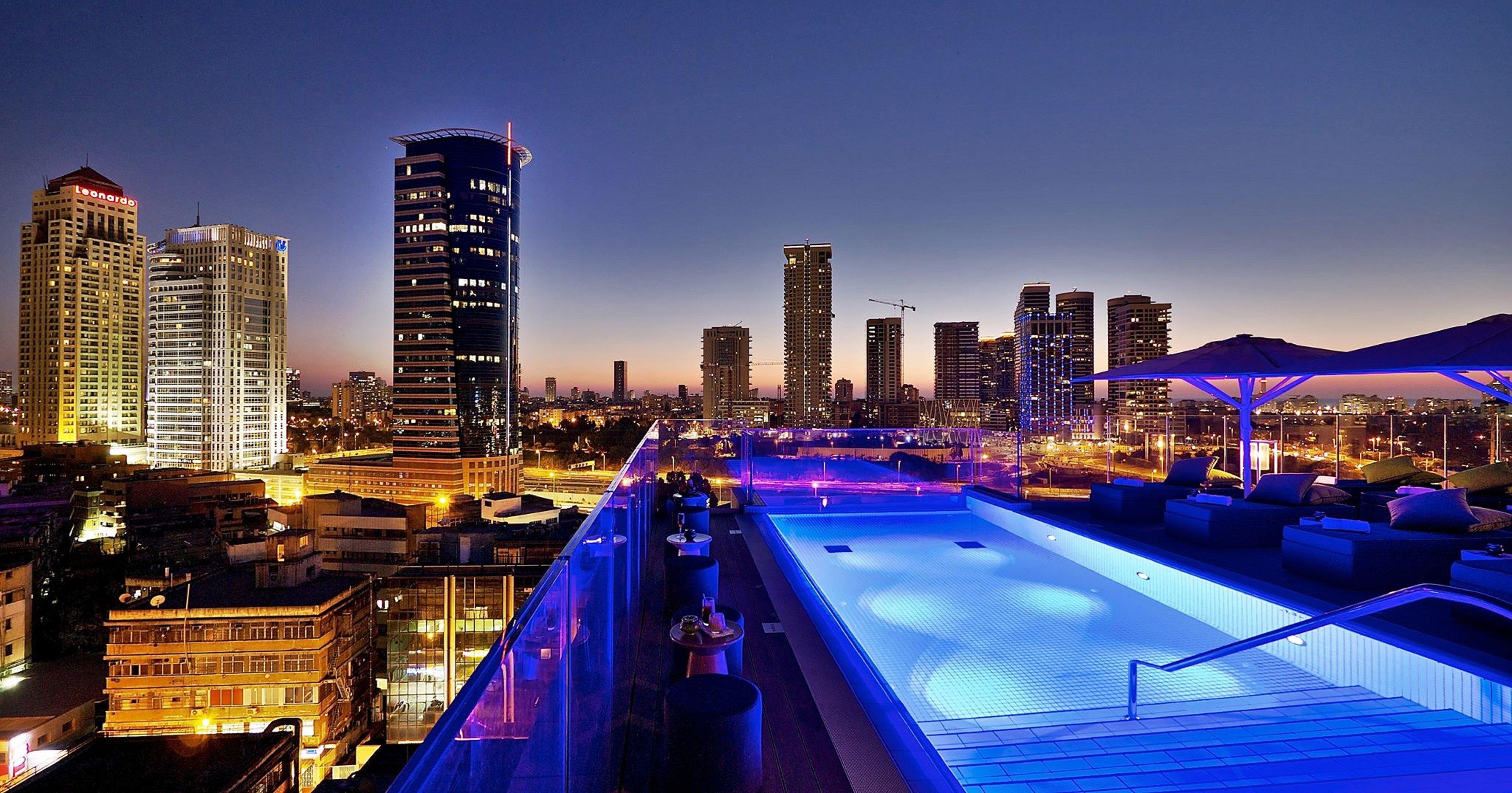 Hotel Indigo Tel Aviv - Diamond District By Ihg Giv'atayim Екстериор снимка View from the rooftop pool