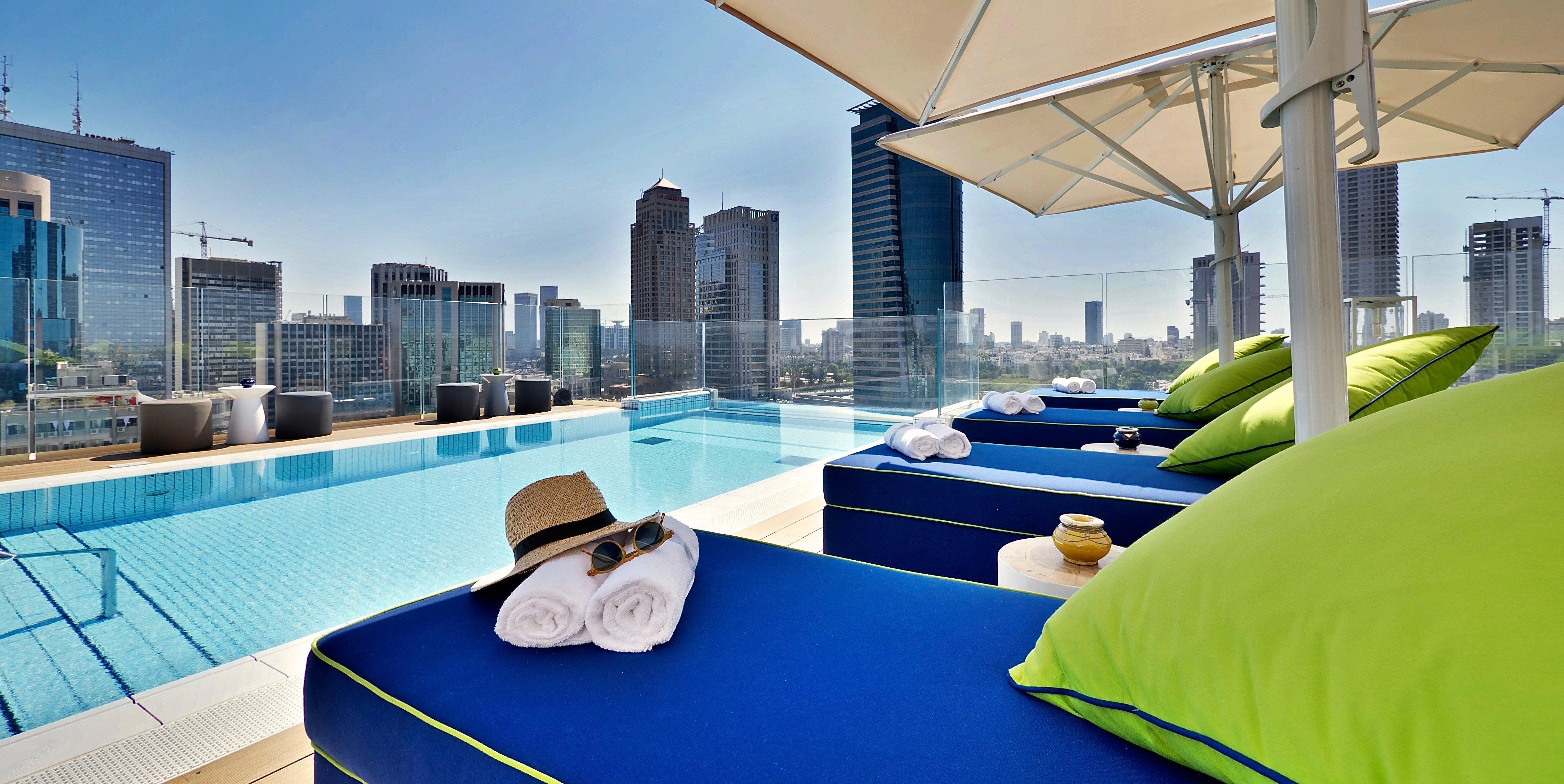 Hotel Indigo Tel Aviv - Diamond District By Ihg Giv'atayim Екстериор снимка The rooftop pool at the Hilton Tel Aviv