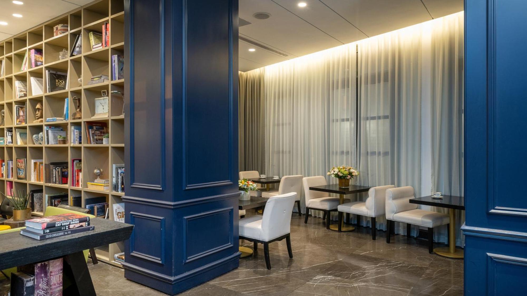 Hotel Indigo Tel Aviv - Diamond District By Ihg Giv'atayim Екстериор снимка Library
